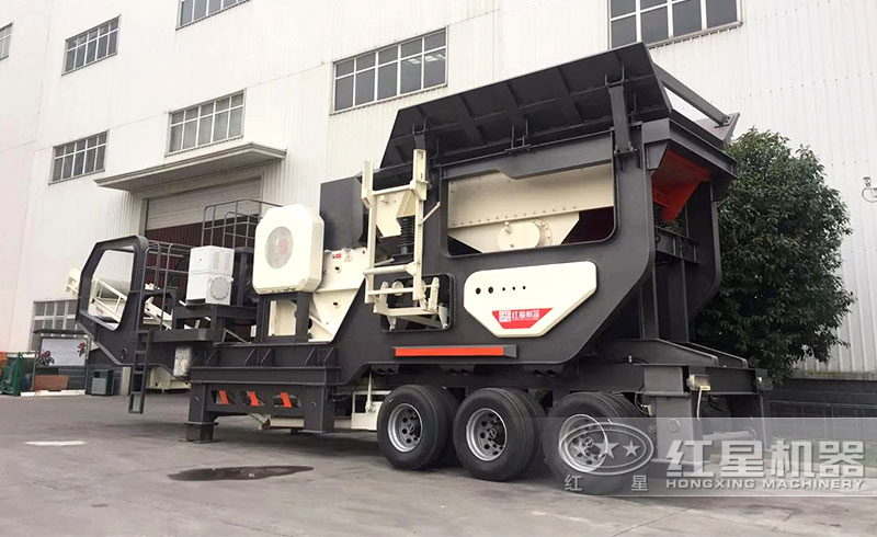 礦用移動破碎機(jī)設(shè)備實拍圖二 礦用移動破碎機(jī)設(shè)備實拍圖二