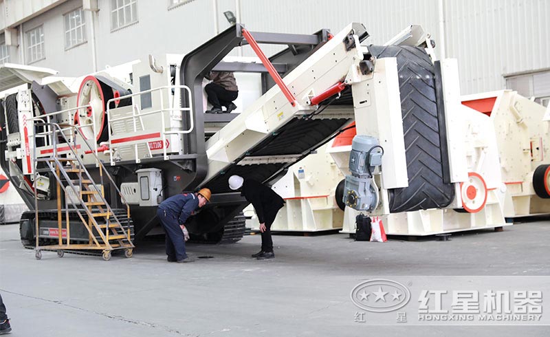 用戶來廠考察履帶式流動沙機(jī) 用戶來廠考察履帶式流動沙機(jī)