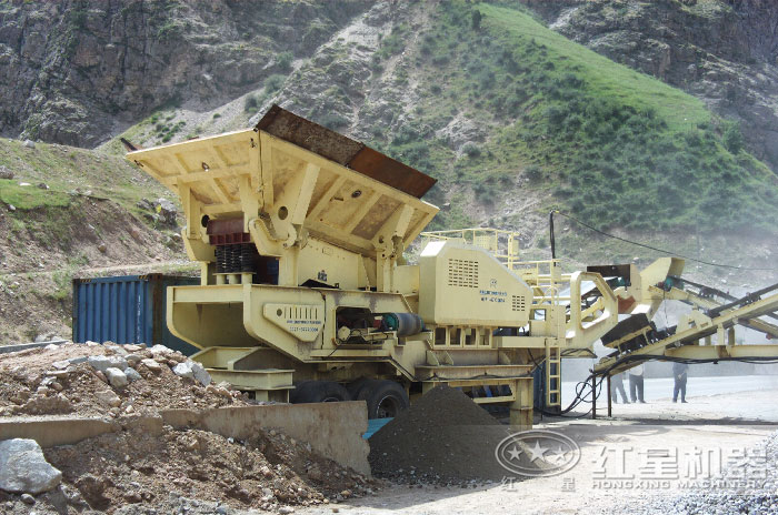 移動(dòng)制砂機(jī)作業(yè)現(xiàn)場 移動(dòng)制砂機(jī)作業(yè)現(xiàn)場