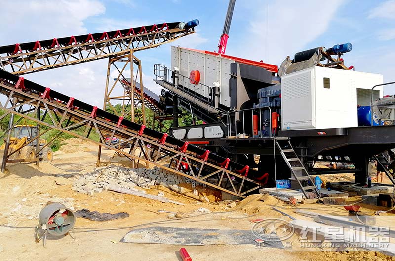 單臺(tái)移動(dòng)碎石機(jī)現(xiàn)場(chǎng) 單臺(tái)移動(dòng)碎石機(jī)現(xiàn)場(chǎng)