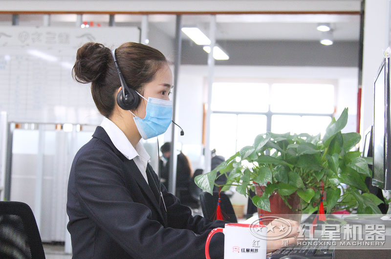 24小時客服全身心工作，用專注點(diǎn)亮了責(zé)任