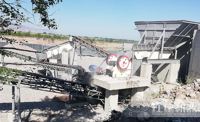 顎式破碎機工作現(xiàn)場 顎式破碎機工作現(xiàn)場