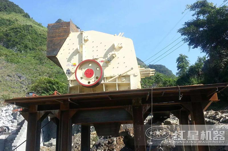 反擊式破碎機(jī)生產(chǎn)現(xiàn)場 反擊式破碎機(jī)生產(chǎn)現(xiàn)場