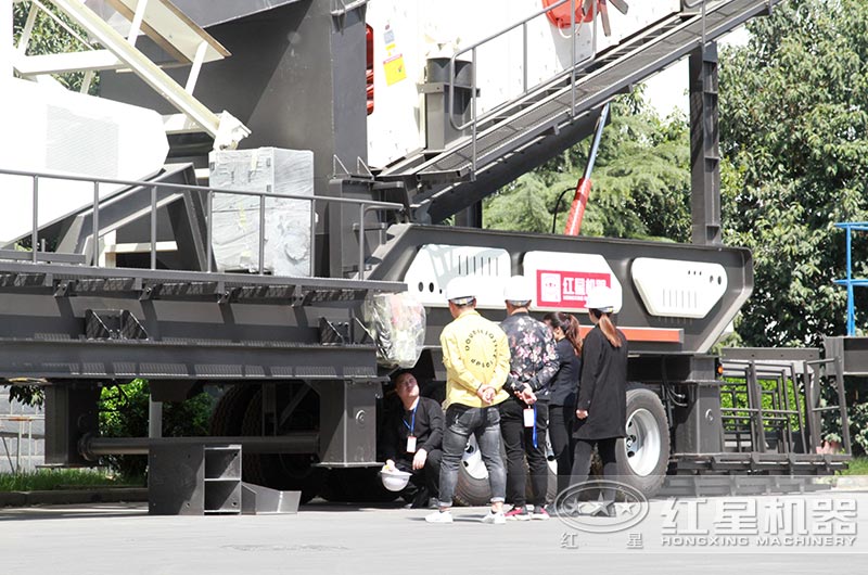 現(xiàn)場(chǎng)實(shí)拍——用戶來廠考察設(shè)備 現(xiàn)場(chǎng)實(shí)拍——用戶來廠考察設(shè)備